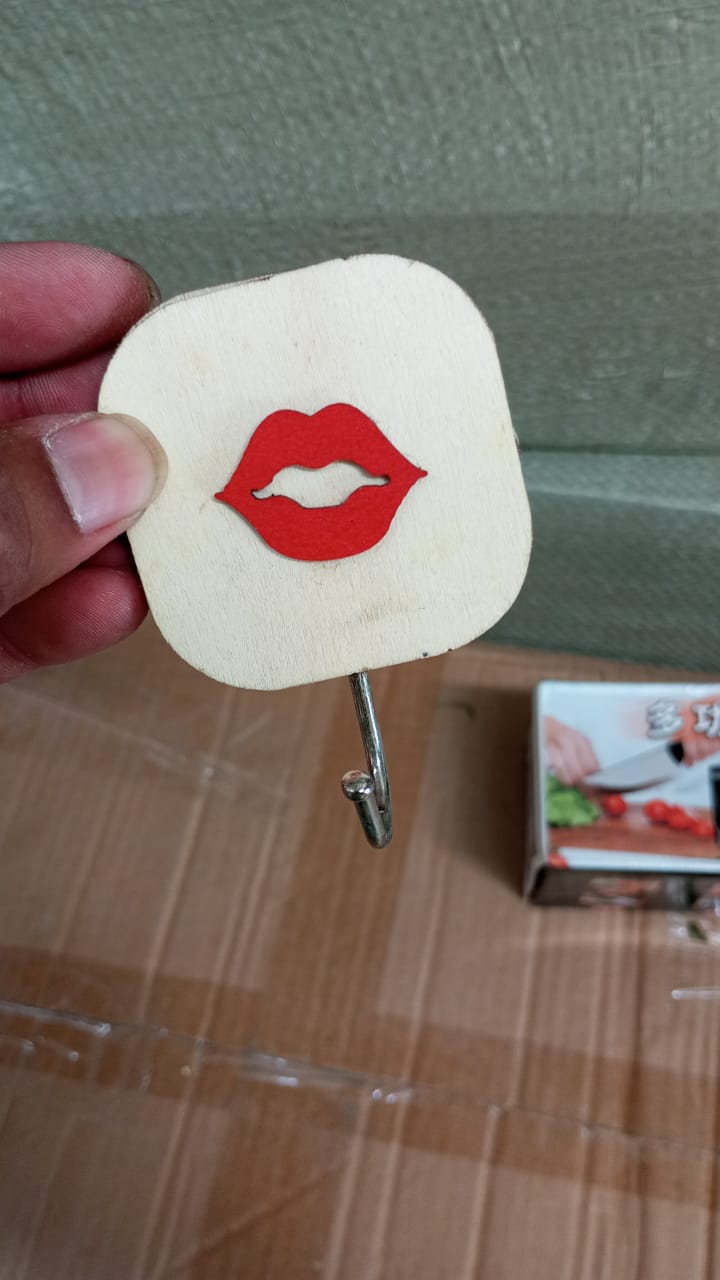 Wooden Cartoon Wall Hook ? Kids Room & Bathroom Storage Hook