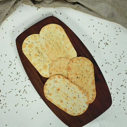 Close-up of Maniarr's Mini Slim Bites Khakhra, showing its perfectly roasted, golden-brown surface.